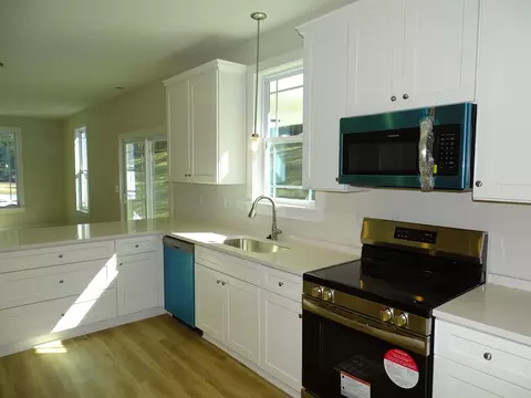 Kitchen - 751 Pearson Town Rd, Moore, SC 29369 photo 3 of 4