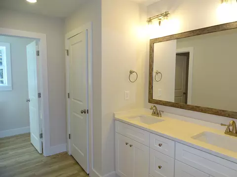 Bath - 751 Pearson Town Rd, Moore, SC 29369 photo 3 of 6