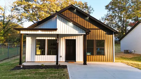 10 Bobo St, Inman, SC 29349