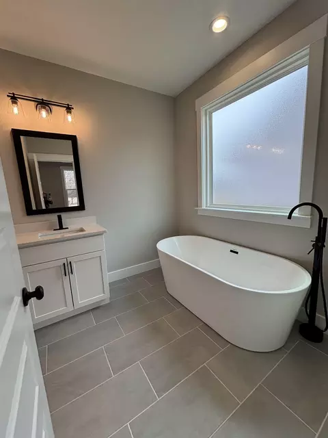 Bath - 724 Mello Dr, Lyman, SC 29365 photo 2 of 5