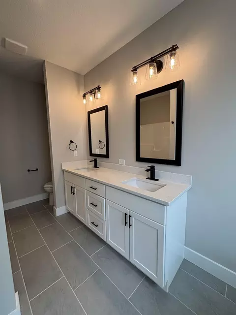 Bath - 724 Mello Dr, Lyman, SC 29365 photo 3 of 5
