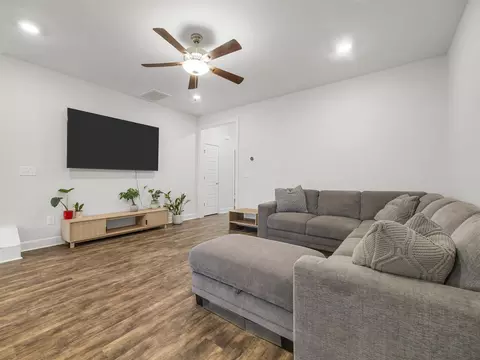 Living - 15 Jaycee Ct, Greenville, SC 29607 photo 2 of 3