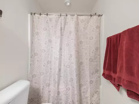 Bath - 15 Jaycee Ct, Greenville, SC 29607 photo 5 of 5