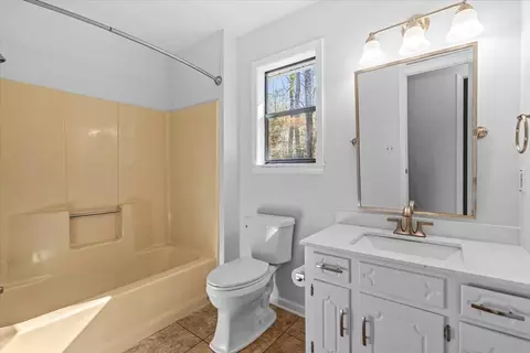 Bath - 281 Willow Ct, Central, SC 29630 photo 1 of 2