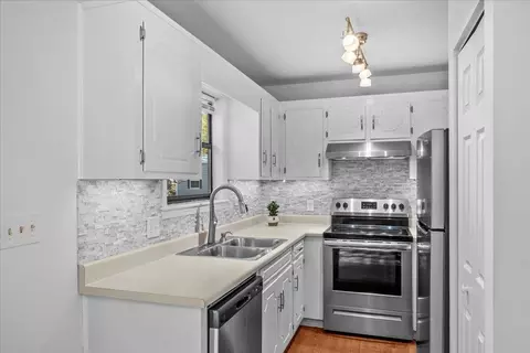 Kitchen - 281 Willow Ct, Central, SC 29630 photo 2 of 3