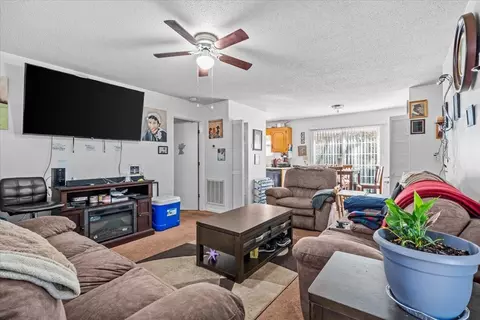 Living - 281 Willow Ct, Central, SC 29630 photo 4 of 4