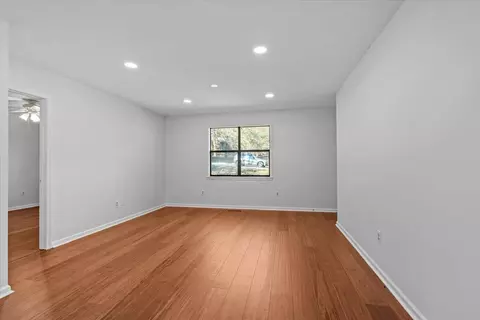 Living - 281 Willow Ct, Central, SC 29630 photo 3 of 4