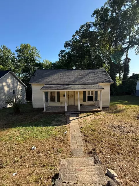 429 Poole St, Woodruff, SC 29388