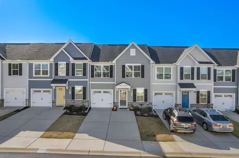 804 Staveley Ln, Greenville, SC 29617