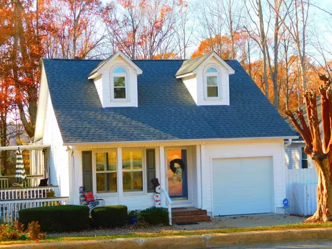 109 Chaucer Dr, Gaffney, SC 29341