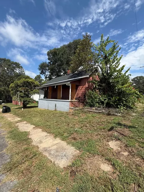 706 Gray St, Woodruff, SC 29388