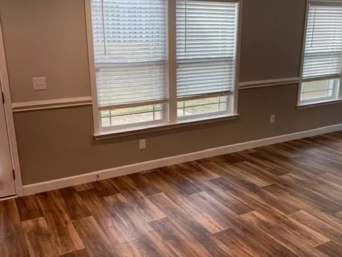 Living - 1149 Merlot Ct, Moore, SC 29369 photo 2 of 2