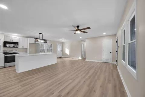 Living - 140 Triangle Rd, Gaffney, SC 29340 photo 4 of 7