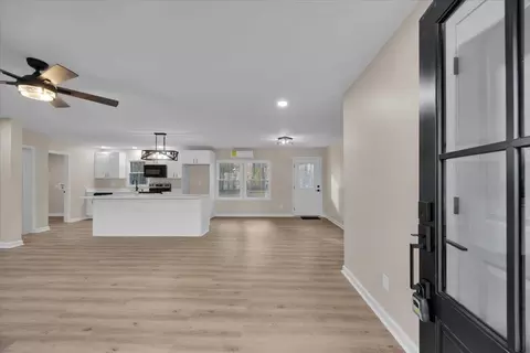 Entry Way - 140 Triangle Rd, Gaffney, SC 29340 photo 1 of 3