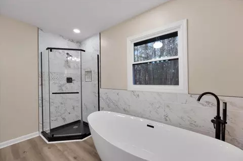 Bath - 140 Triangle Rd, Gaffney, SC 29340 photo 2 of 5