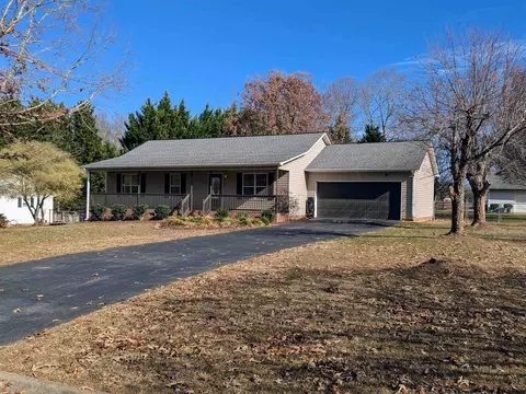 124 Bent Tree Dr, Inman, SC 29349