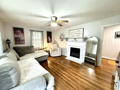 Living - 412 E Montgomery St, Gaffney, SC 29340 photo 1 of 3