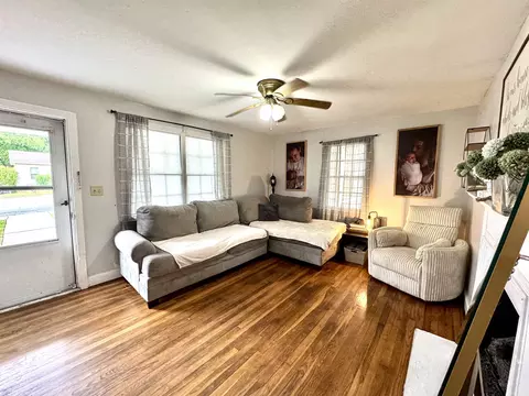Living - 412 E Montgomery St, Gaffney, SC 29340 photo 2 of 3