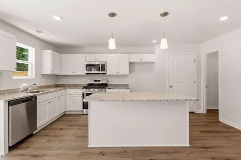 Kitchen - 389 Prosperity Ln, Moore, SC 29369 photo 2 of 4