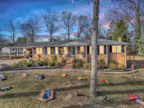 118 Pleasant Meadows Dr, Gaffney, SC 29341