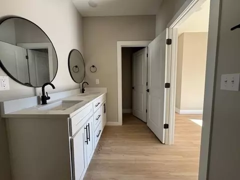 Bath - 1507 Settle Rd, Inman, SC 29349 photo 3 of 5