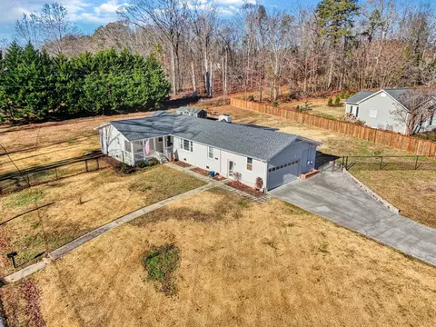 702 Valley Creek Dr, Greer, SC 29651