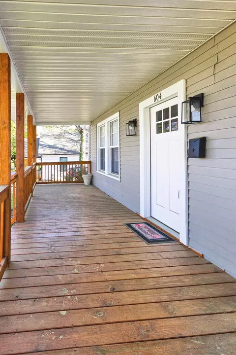 Exterior - 604 E Jefferies St, Gaffney, SC 29340 photo 2 of 5