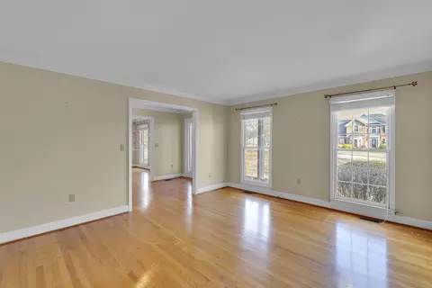 Living - 123 Blairfield Ct, Moore, SC 29369 photo 1 of 3