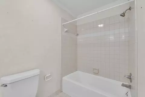Bath - 123 Blairfield Ct, Moore, SC 29369 photo 3 of 4