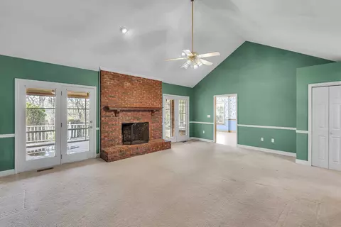 Living - 123 Blairfield Ct, Moore, SC 29369 photo 3 of 3