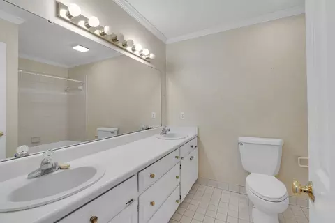 Bath - 123 Blairfield Ct, Moore, SC 29369 photo 2 of 4