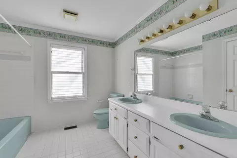 Bath - 123 Blairfield Ct, Moore, SC 29369 photo 1 of 4