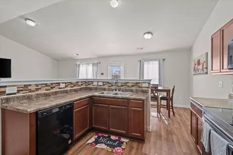 Kitchen - 908 Echo Ridge Dr, Duncan, SC 29334 photo 2 of 3