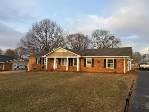 18 Annandale Dr, Boiling Springs, SC 29316