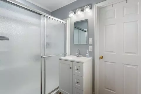 Bath - 200 4th St, Union, SC 29379 photo 1 of 1