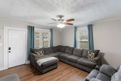 Living - 200 4th St, Union, SC 29379 photo 1 of 1