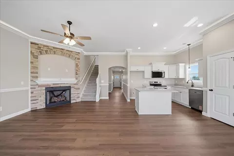 Living - 101 Crooked Tree Dr, Gaffney, SC 29341 photo 2 of 5