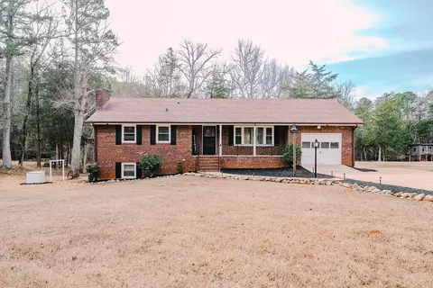 304 Darwin Rd, Gaffney, SC 29340