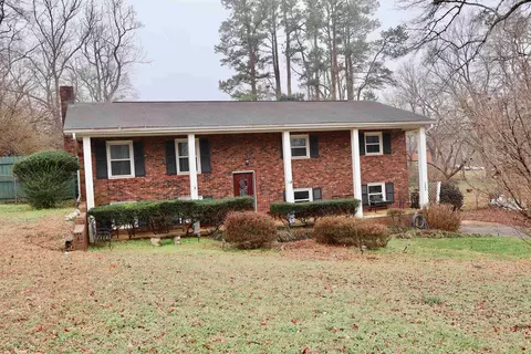 120 Woodshire Dr, Boiling Springs, SC 29316