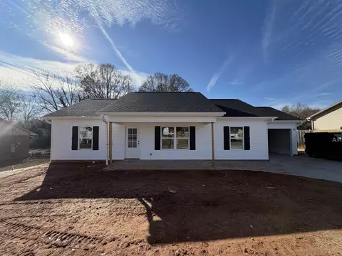 817 W Smith St, Gaffney, SC 29341