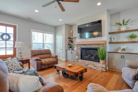Living - 899 Hampton Rd, Lyman, SC 29365 photo 4 of 5