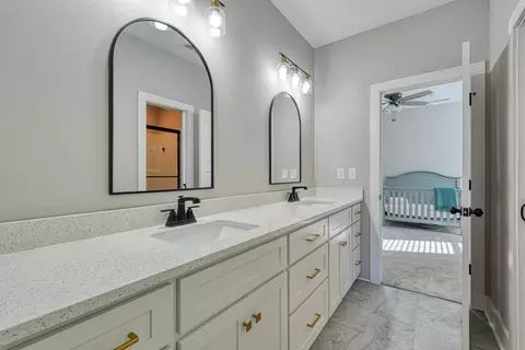 Bath - 899 Hampton Rd, Lyman, SC 29365 photo 4 of 6
