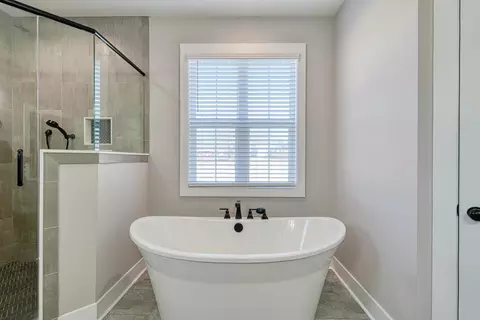 Bath - 899 Hampton Rd, Lyman, SC 29365 photo 2 of 6