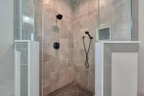 Bath - 899 Hampton Rd, Lyman, SC 29365 photo 3 of 6