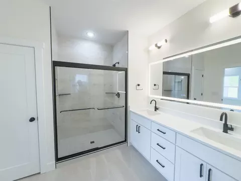 Bath - 250 Artisan Dr, Lyman, SC 29365 photo 5 of 8