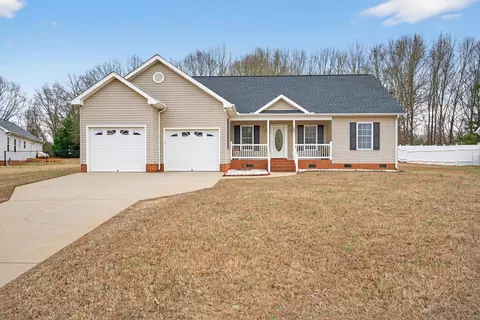 105 Falcon Ln, Chesnee, SC 29323