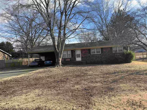 103 Sparrow Ct, Boiling Springs, SC 29316