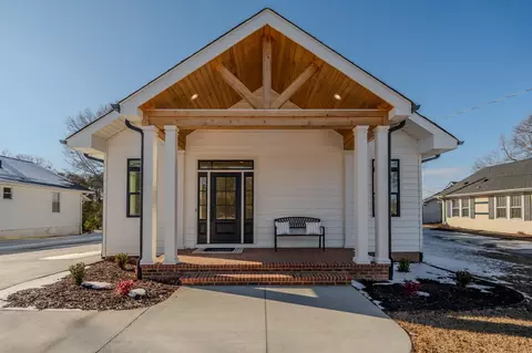 205 Pine St, Greer, SC 29650 photo 8