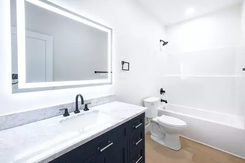 Bath - 931 Ferree Rd, Campobello, SC 29322 photo 1 of 5