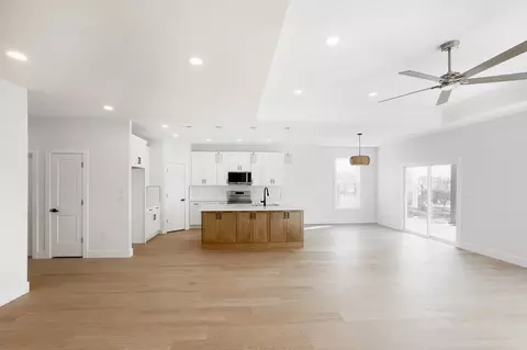 Living - 931 Ferree Rd, Campobello, SC 29322 photo 1 of 7